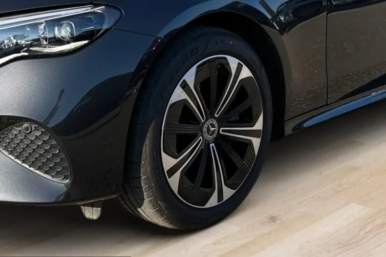 Mercedes-Benz E 300 (Clasa E) din 2024 cu 12.932 km - oferta MER199581 - foto 6