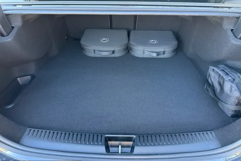 Mercedes-Benz E 300 (Clasa E) din 2024 cu 12.932 km - oferta MER199581 - foto 12