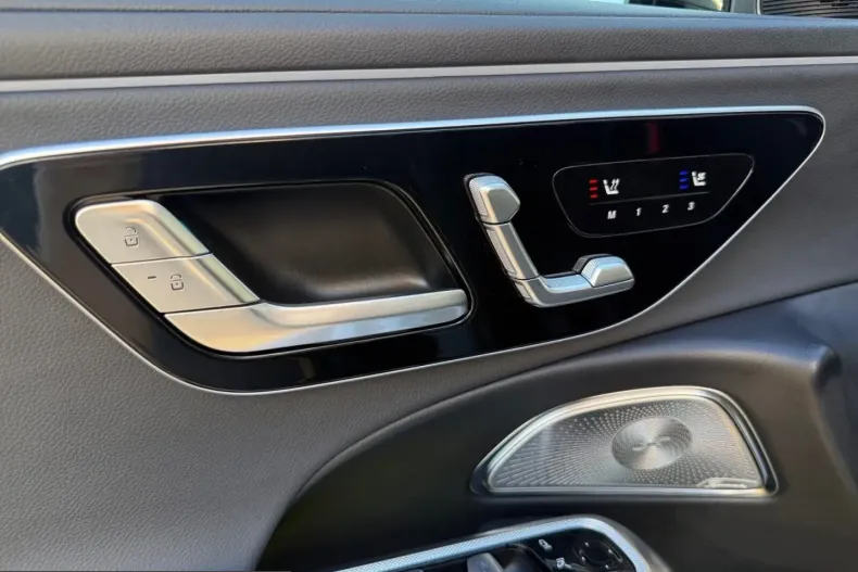 Mercedes-Benz E 300 (Clasa E) din 2024 cu 12.932 km - oferta MER199581 - foto 13