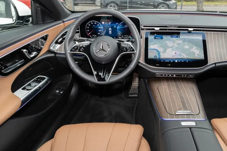 Mercedes-Benz E 300 (Clasa E) din 2024 cu 7.500 km - oferta MER199603 - foto 4