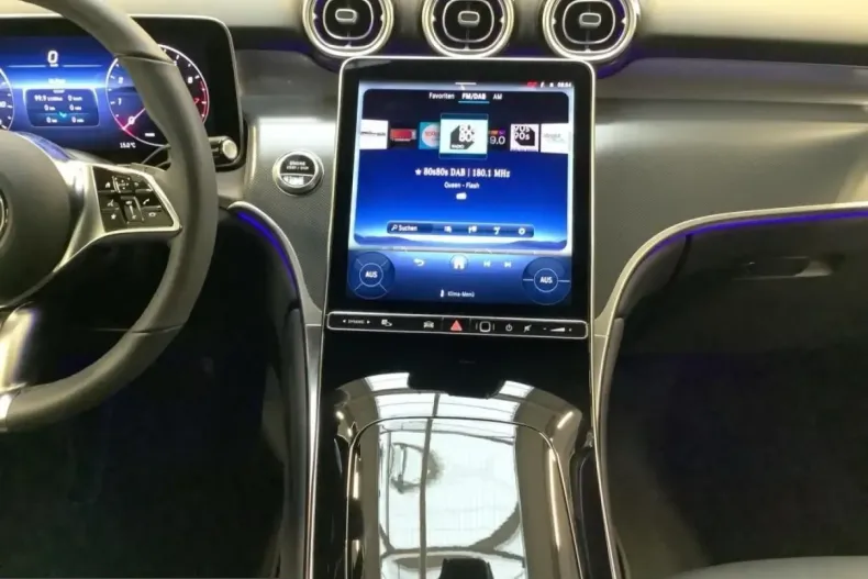 Mercedes-Benz GLC 200 (Clasa GLC) din 2024 cu 10.498 km - oferta MER199607 - foto 7