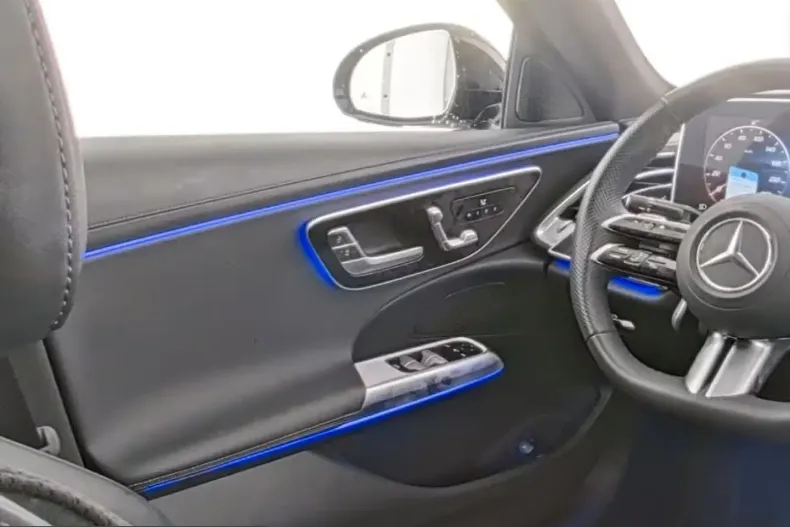 Mercedes-Benz E 300 (Clasa E) din 2025 cu 9.188 km - oferta MER199625 - foto 8