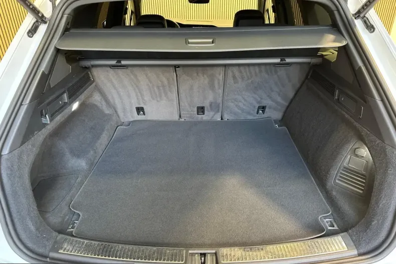 Volkswagen Touareg din 2021 cu 68.790 km - oferta VOL199682 - foto 21