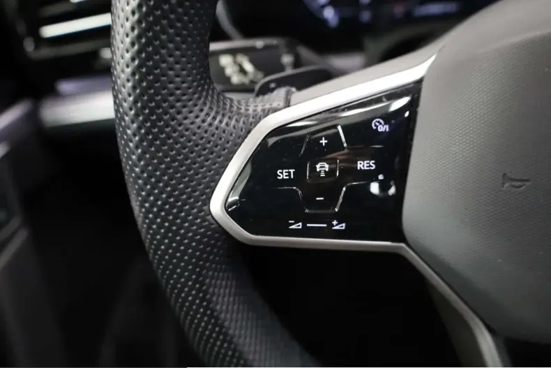 Volkswagen Touareg din 2022 cu 48.283 km - oferta VOL199685 - foto 9