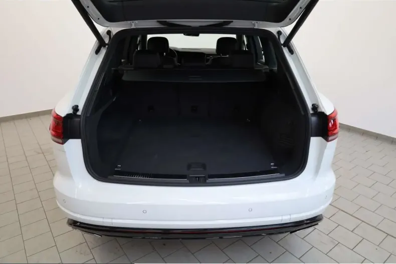 Volkswagen Touareg din 2022 cu 48.283 km - oferta VOL199685 - foto 15