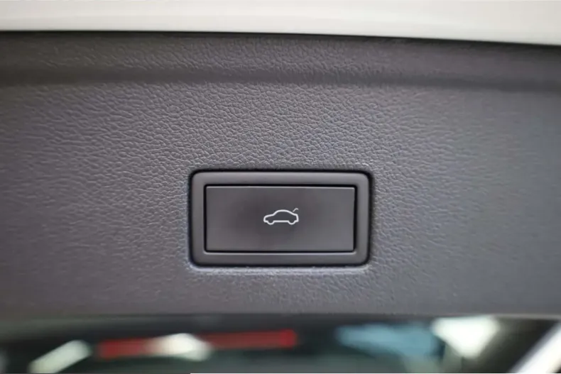 Volkswagen Touareg din 2022 cu 48.283 km - oferta VOL199685 - foto 16