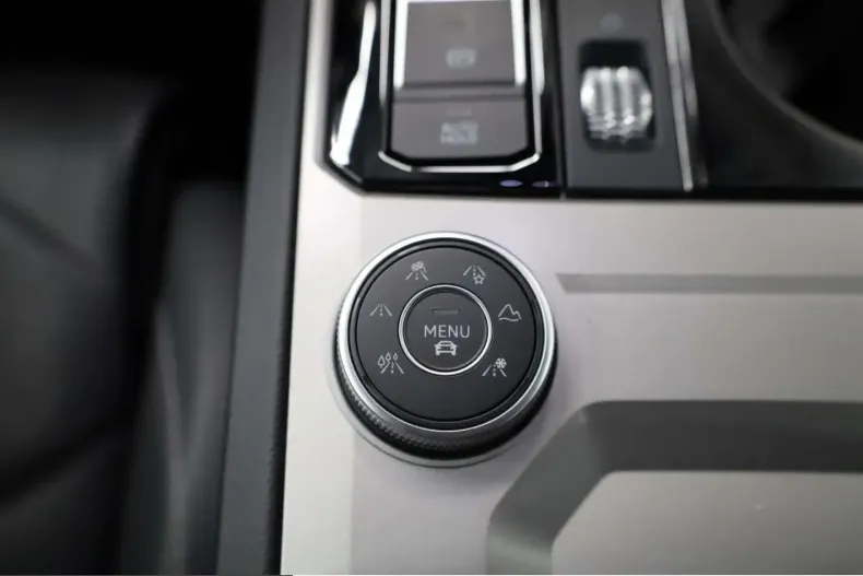 Volkswagen Touareg din 2022 cu 48.283 km - oferta VOL199685 - foto 17