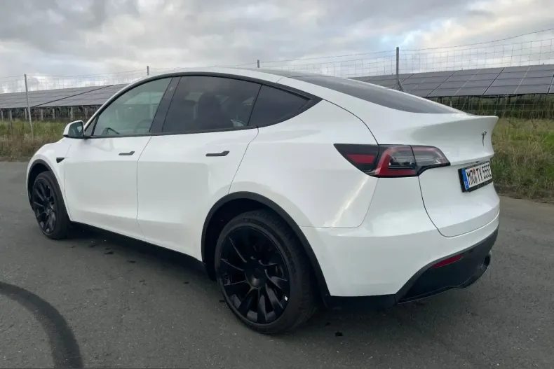 Tesla Model Y din 2022 cu 56.500 km - oferta TES199688 - foto 4