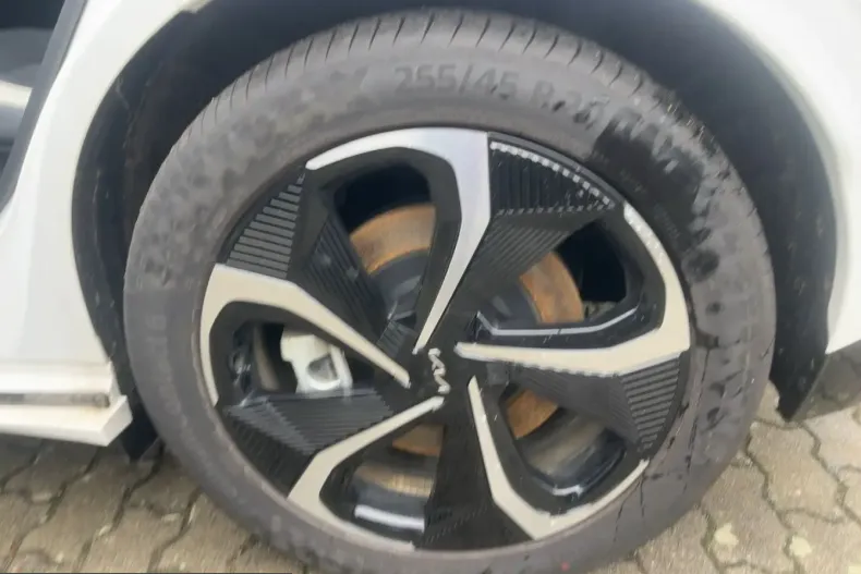 Kia EV6 din 2024 cu 7.000 km - oferta KIA199702 - foto 12