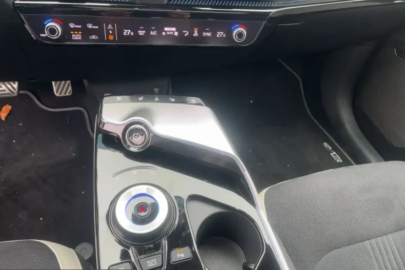 Kia EV6 din 2024 cu 7.000 km - oferta KIA199702 - foto 13