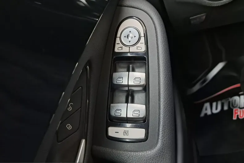 Mercedes-Benz GLC 200 (Clasa GLC) din 2023 cu 68.100 km - oferta MER199731 - foto 16