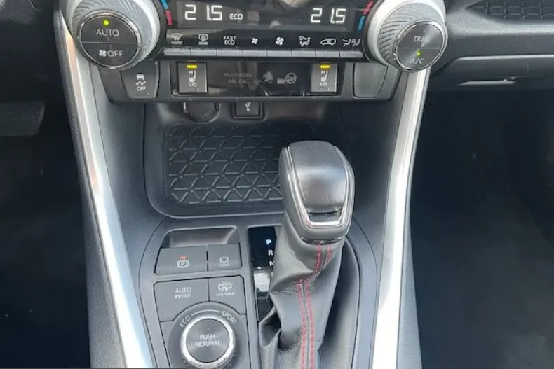 Toyota RAV4 din 2022 cu 63.704 km - oferta TOY199733 - foto 13