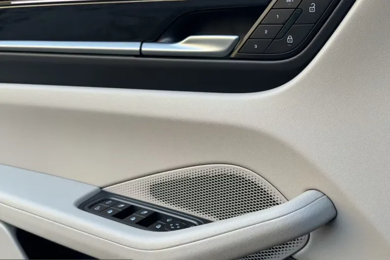 Porsche Macan din 2025 cu 9.300 km - oferta POR199744 - foto 24