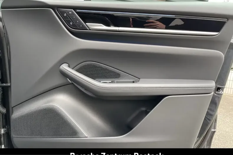 Porsche Macan din 2025 cu 6.152 km - oferta POR199782 - foto 20