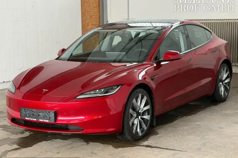 Tesla Model 3 din 2025 cu 1.260 km - oferta TES199794 - foto 1