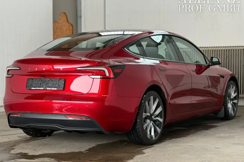 Tesla Model 3 din 2025 cu 1.260 km - oferta TES199794 - foto 3