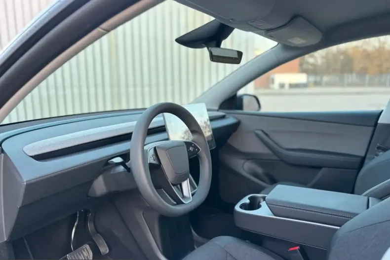 Tesla Model Y din 2025 cu 2.300 km - oferta TES199869 - foto 7