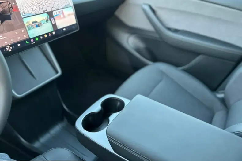 Tesla Model Y din 2025 cu 2.300 km - oferta TES199869 - foto 11