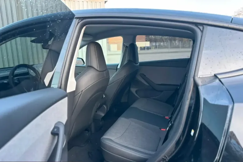 Tesla Model Y din 2025 cu 2.300 km - oferta TES199869 - foto 14