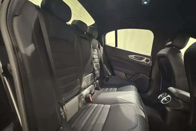 Alfa Romeo Giulia din 2023 cu 24.150 km - oferta ALF199915 - foto 12