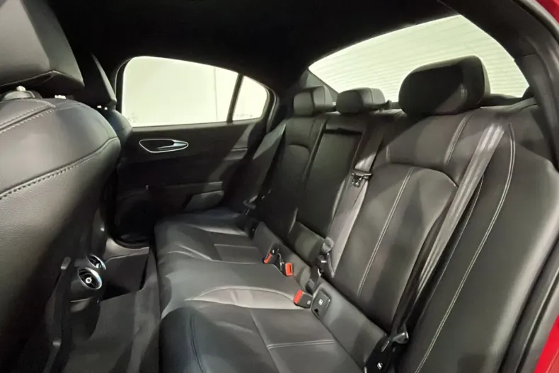 Alfa Romeo Giulia din 2023 cu 9.500 km - oferta ALF199931 - foto 6