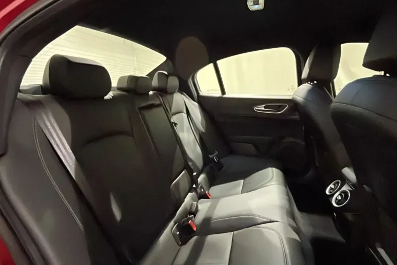 Alfa Romeo Giulia din 2023 cu 9.500 km - oferta ALF199931 - foto 10