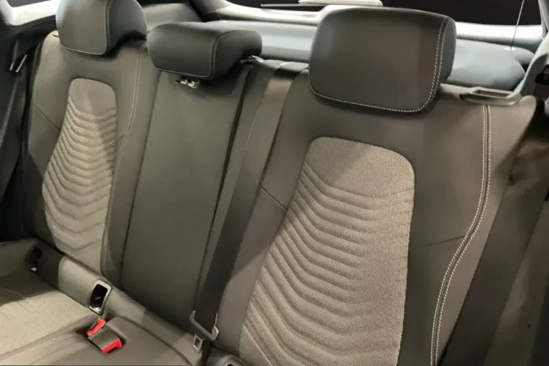 Mercedes-Benz GLA 220 (Clasa GLA) din 2024 cu 3.781 km - oferta MER199940 - foto 8