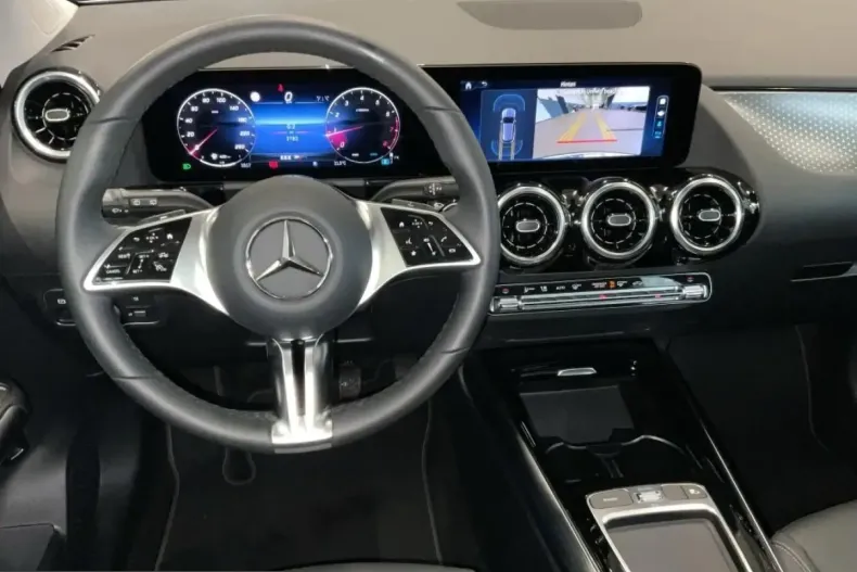 Mercedes-Benz GLA 220 (Clasa GLA) din 2024 cu 3.781 km - oferta MER199940 - foto 9