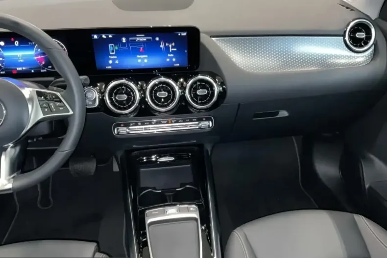 Mercedes-Benz GLA 220 (Clasa GLA) din 2024 cu 3.781 km - oferta MER199940 - foto 10