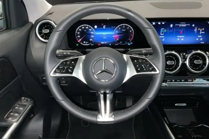 Mercedes-Benz GLA 220 (Clasa GLA) din 2024 cu 3.781 km - oferta MER199940 - foto 11