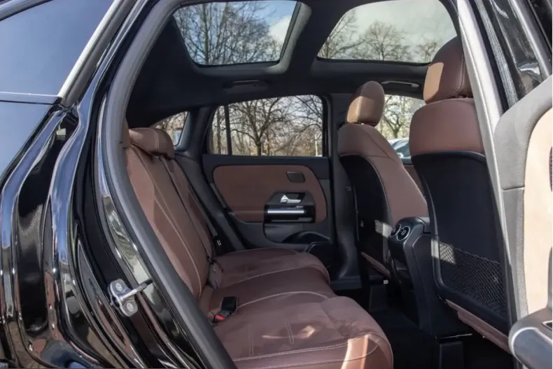Mercedes-Benz GLA 220 (Clasa GLA) din 2024 cu 17.365 km - oferta MER199944 - foto 9