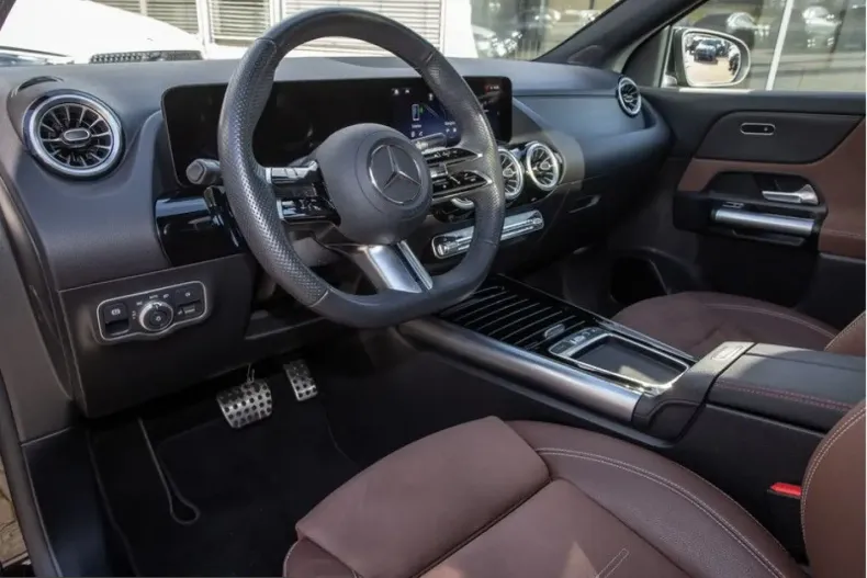 Mercedes-Benz GLA 220 (Clasa GLA) din 2024 cu 17.365 km - oferta MER199944 - foto 12