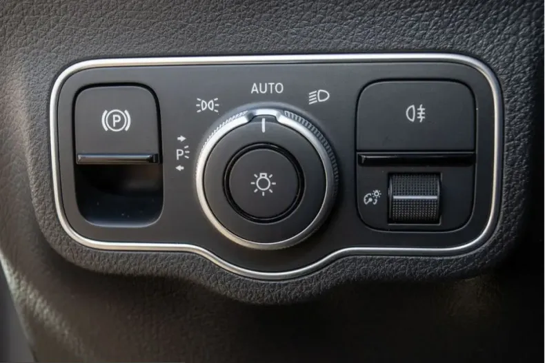 Mercedes-Benz GLA 220 (Clasa GLA) din 2024 cu 17.365 km - oferta MER199944 - foto 23