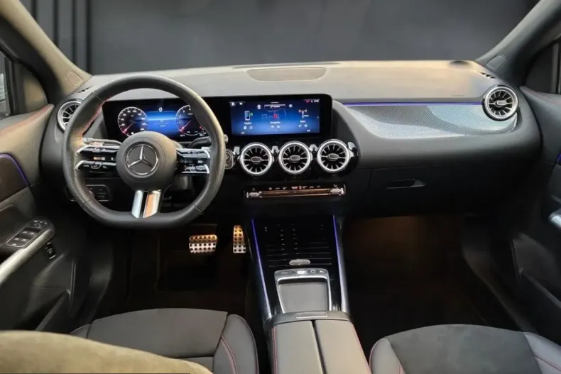 Mercedes-Benz GLA 220 (Clasa GLA) din 2024 cu 9.900 km - oferta MER199946 - foto 2