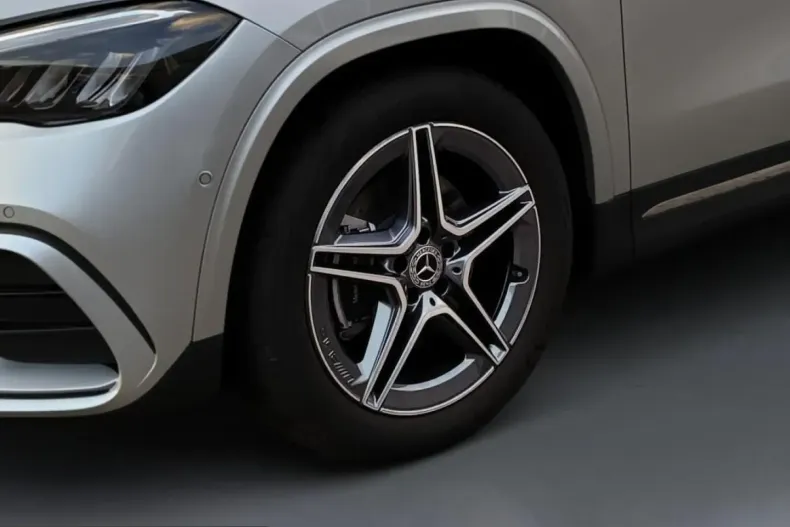 Mercedes-Benz GLA 220 (Clasa GLA) din 2024 cu 9.900 km - oferta MER199946 - foto 7