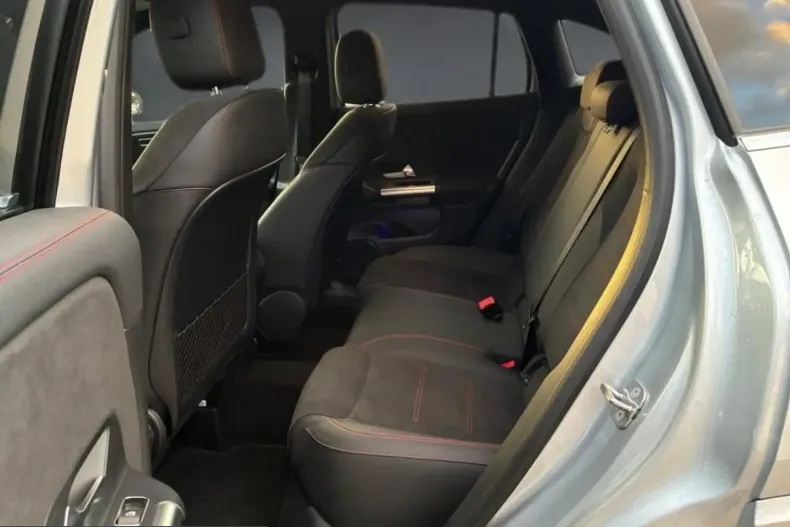 Mercedes-Benz GLA 220 (Clasa GLA) din 2024 cu 9.900 km - oferta MER199946 - foto 11