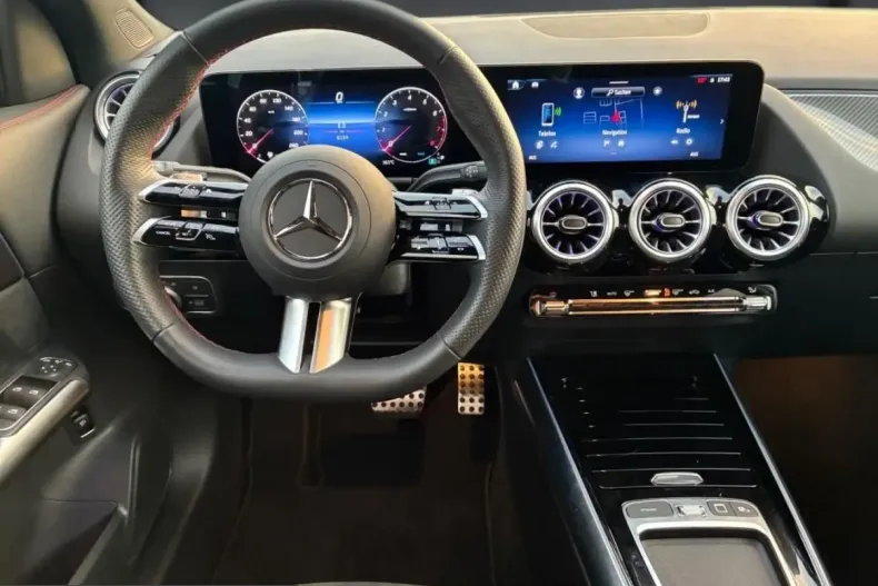 Mercedes-Benz GLA 220 (Clasa GLA) din 2024 cu 9.900 km - oferta MER199946 - foto 12