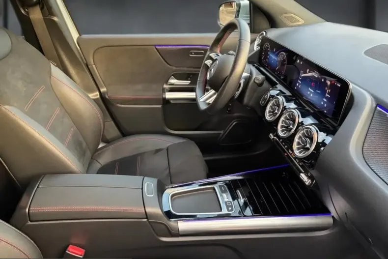 Mercedes-Benz GLA 220 (Clasa GLA) din 2024 cu 9.900 km - oferta MER199946 - foto 17