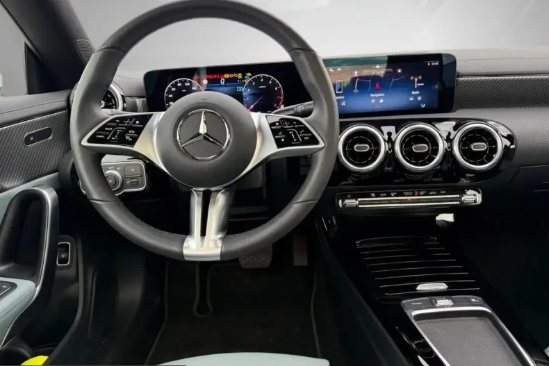 Mercedes-Benz CLA 180 (Clasa CLA) din 2024 cu 8.500 km - oferta MER199991 - foto 17