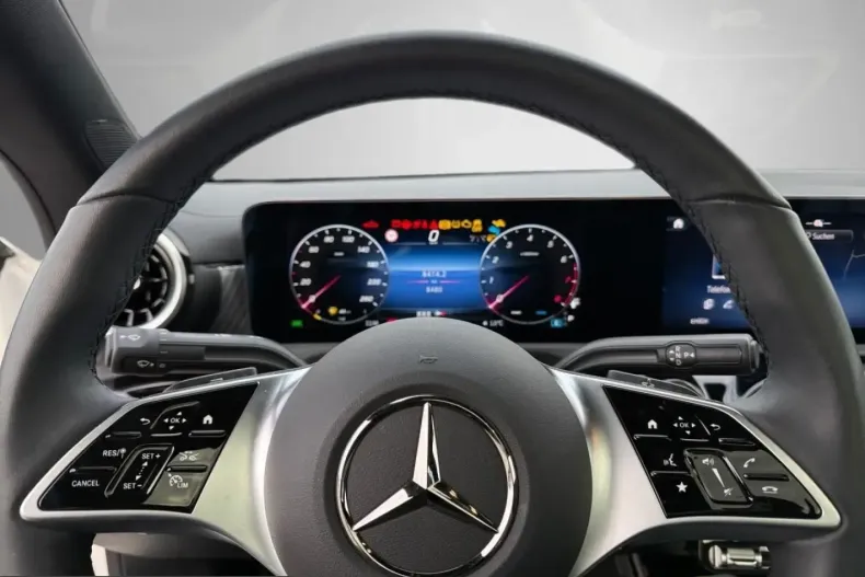 Mercedes-Benz CLA 180 (Clasa CLA) din 2024 cu 8.500 km - oferta MER199991 - foto 18