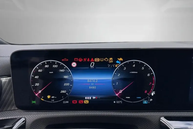 Mercedes-Benz CLA 180 (Clasa CLA) din 2024 cu 8.500 km - oferta MER199991 - foto 19