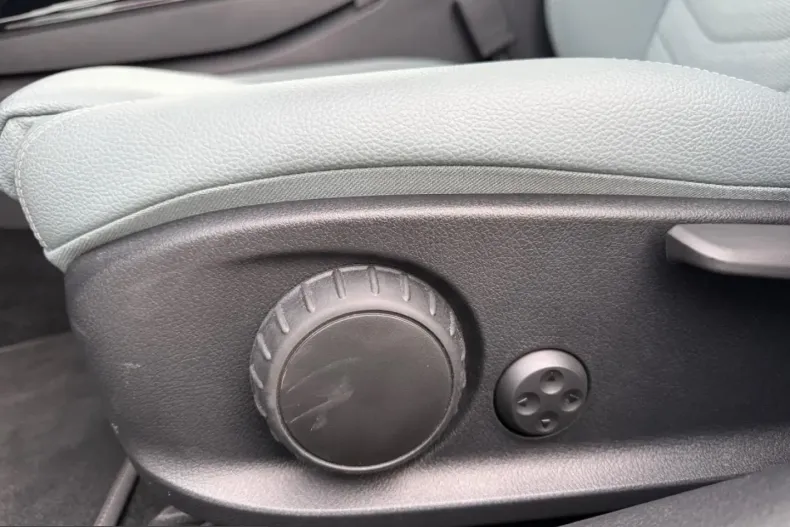 Mercedes-Benz CLA 180 (Clasa CLA) din 2024 cu 8.500 km - oferta MER199991 - foto 21