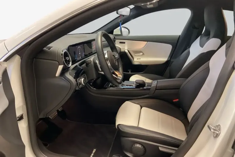 Mercedes-Benz CLA 250 (Clasa CLA) din 2022 cu 40.038 km - oferta MER199994 - foto 9