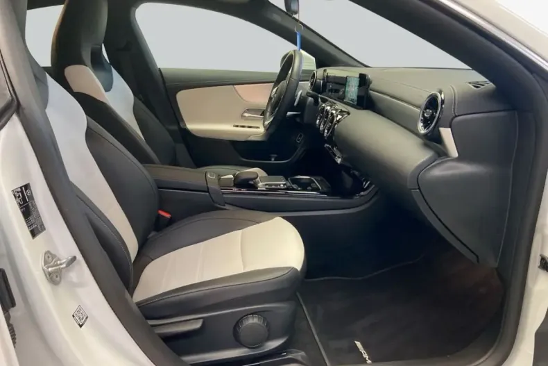 Mercedes-Benz CLA 250 (Clasa CLA) din 2022 cu 40.038 km - oferta MER199994 - foto 12