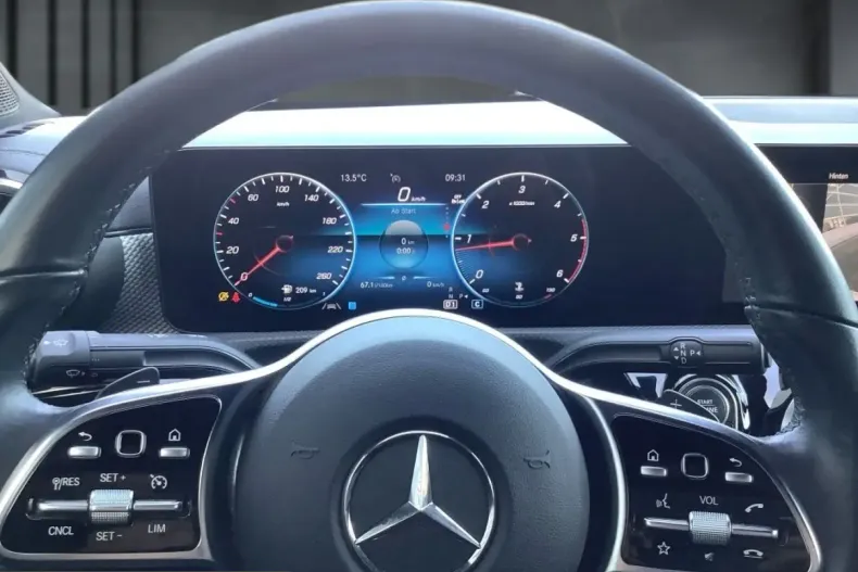 Mercedes-Benz CLA 200 (Clasa CLA) din 2023 cu 41.267 km - oferta MER199995 - foto 9