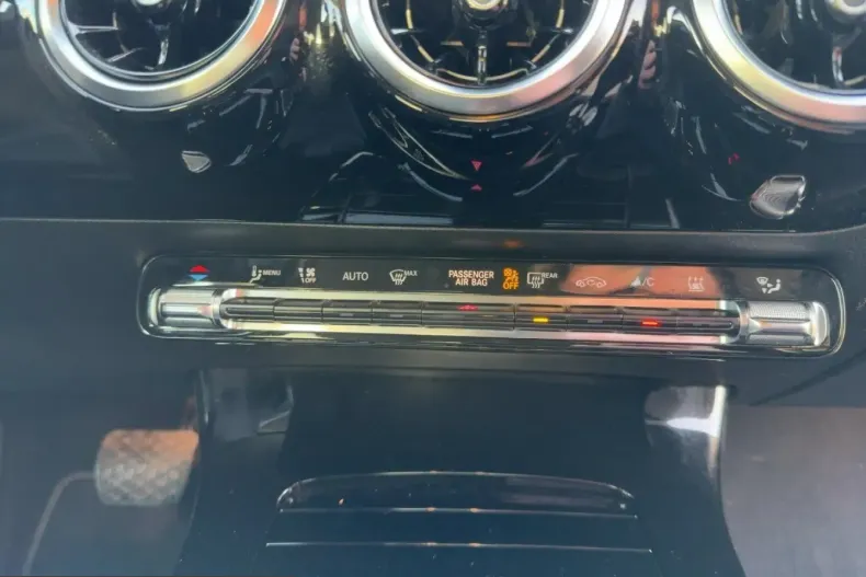 Mercedes-Benz CLA 250 (Clasa CLA) din 2021 cu 46.229 km - oferta MER199997 - foto 19