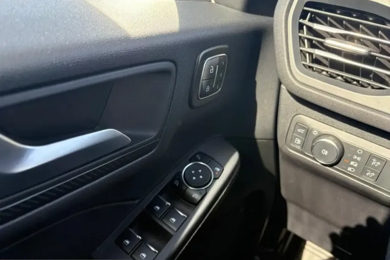 Ford Kuga din 2025 cu 17.381 km - oferta FOR200008 - foto 11