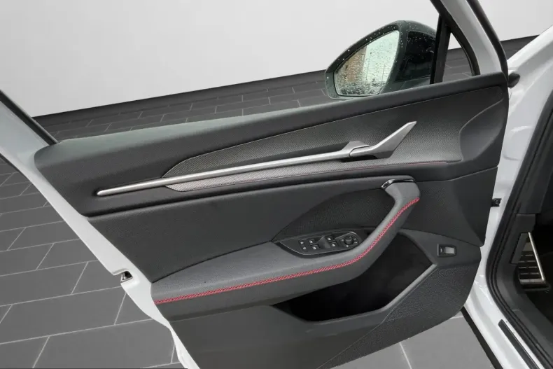 Skoda Kodiaq din 2025 cu 6.700 km - oferta SKO200026 - foto 11