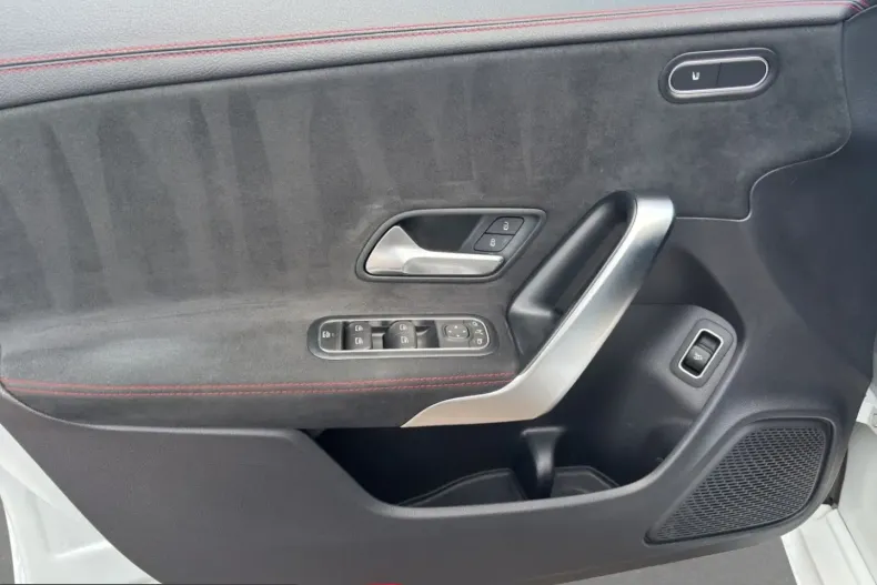 Mercedes-Benz CLA 200 (Clasa CLA) din 2021 cu 99.113 km - oferta MER200041 - foto 17