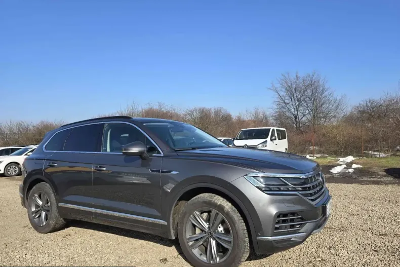 Volkswagen Touareg din 2022 cu 101.830 km - oferta VOL200043 - foto 2